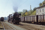 Oktober 1985. 41 1182. Neumark / Im Elstertal und zwischen Greiz und Neumark wurden während der Lokomotivausstellung auch Planzüge mit Dampflokomotiven bespannt. Hier ist 41 1182 beim Umsetzen im Bahnhof Neumark (Sachsen) zu sehen, die kurz zuvor mit einem Personenzug aus Greiz kam.