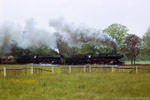 30. Mai 1987. 50 3145. 50 3551. Langenweißbach. Weißbach. Sachsen / Der Dg 54307 von Zwickau nach Schwarzenberg wurde normalerweise von nur einer Lokomotive der Baureihe 50 bespannt. Aus Anlaß des Dampflokabschieds waren am 30. Mai 1987 zwei Lokomotiven vor diesem Zug zu bewundern.