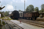 August 1987. 86 1056. Crottendorf. . Sachsen / Damit die Lokomotive umsetzen konnte, mußte der Zug vom Bahnsteig weg ein Stück vorgezogen werden.