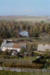 31. Oktober 1987. 50 3145. Raschau-Markersbach. . Sachsen / Die Strecke verlief im enger werdenden Tal des Flüßchens Mittweida.