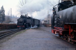 13. Februar 1988. 99 1780. 99 1747. Dippoldiswalde. Pretzschendorf. Sachsen / Kreuzung mit einem planmäßig verkehrenden Personenzug in Dippoldiswalde.