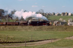 10. April 1988. 50 3519. Hohndorf. . Sachsen / In Lichtenstein wurden dem Nahgüterzug einige Wagen beigestellt, bevor er seine Fahrt nach Oelsnitz fortsetzte.
