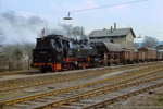 30. April 1988. 86 1501. Schlettau. . Sachsen / GmP 68364, gezogen von 86 1501, nach der Ankunft im Bahnhof Schlettau.