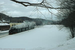 6. Januar 2002. 99 1746. Obercarsdorf / 99 1746 mit RB 27826 nach Kipsdorf. Zwischen Ulberndorf und Obercarsdorf führt die Bahntrasse parallel zur Europastraße 55 bzw. Bundesstraße 170.