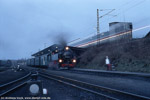 26. Januar 2002. 99 1734. Freital-Hainsberg / 99 1734 steht abfahrbereit mit RB 27832 nach Kipsdorf. Die einzigen Fernzüge, die noch auf der Hauptstrecke verkehren, sind die Diesel-ICE zwischen Dresden und Nürnberg.