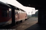 13. Mai 2002. 219 084. Zeitz / 219 084 mit RE 16215 von Leipzig nach Gera im Bahnhof Zeitz.