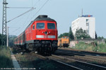 5. Juli 2002. 234 278. Dresden / 234 278 mit einer RegionalBahn aus Görlitz am Haltepunkt Dresden-Industriegelände. Gut zu erkennen ist die im Aufbau befindliche Fahrleitung für die Elektrifizierung des Abschnittes Dresden-Neustadt - Flughafen.