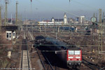 9. Dezember 2003. 143 015. Leipzig-Plagwitz / Während der Inbetriebnahme des ESTW Leipzig Hauptbahnhof Ost wurden die Züge nach Zwickau/Reichenbach über die Westseite des Leipziger Rings und die ''Waldbahn'' (ex KBS 501.2) umgeleitet. 143 015 mit RE 17167 nach Zwickau war deswegen nur ausnahmsweise im Bahnhof Leipzig-Plagwitz anzutreffen.