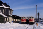 3. März 2005. MEG 202, MEG 203. Neundorf (bei Lobenstein). Moorbad Lobenstein. Thüringen / In Lobenstein hatte ich dann das Glück beide Maschinen der MEG vor dem Empfangsgebäude anzutreffen.