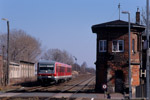 20. März 2005. 928 606. Biendorf. Biendorf. Sachsen-Anhalt / Zurück zur Hauptstrecke zwischen Köthen und Bernburg: 628 606 hatte nach der Aufnahmen am Morgen bereits eine weitere Runde zwischen Aschersleben und Dessau gedreht und konnte hier im Bahnhof Biendorf aufgenommen werden.