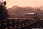 23. April 2005. LVT/S. Zeitz. . Sachsen-Anhalt / Am 23.4.2005 besuchte ich den Bahnhof ￼ Zeitz. Das erste Bild das dort entstand, zeigt eine Dreifachtraktion LVT/S bei der Einfahrt in den Bahnhof. Dreifachtraktionen enstanden durch die Vereinigung zweier Züge in Teuchern, wobei ein Zug aus Richtung Weißenfels und einer aus Naumburg zusammengeführt wurden.