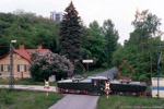 16. Mai 2005. Lok 1 Solvay. Bernburg (Saale). . Sachsen-Anhalt / Eine der letzten im Einsatz befindlichen El-3 war Lok 1 der Solvay in Bernburg. Hier schiebt die Lok gerade einen beladenen Zug vom Steinbruch in das Werk.