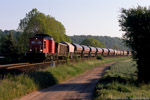 19. Mai 2005. 298 325. Crossen an der Elster. Crossen. Thüringen / Am 19.5.2005 war 298 325 mit einer Cargobahn im Elstertal in Richtung Gera unterwegs. Die Aufnahme entstand am frühen Morgen (ca. 6:30 Uhr) ganz in der Nähe des Haltepunkts Crossen Ort. So ähnlich dürfte sich das Bild auch heute noch wiederholen lassen, nur auf eine Lok der Baureihe 298 muss man dabei verzichten.