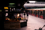 9. Juli 2005. Berlin. Friedrichshain-Kreuzberg. Berlin / Obststand auf dem Bahnsteig des Bahnhofs Ostkreuz.