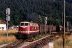 5. August 2005. MEG 203. Leutenberg. . Thüringen / MEG 203 wartet in Leutenberg auf die Kreuzung mit einer Regionalbahn. Die Lokomotive war an diesem Tag ohne Schubunterstützung unterwegs, im Spitzkehrenbahnhof Wurzbach war deshalb ein Umsetzen der Lok erforderlich.