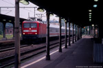 15. August 2005. 112 184. Apolda. . Thüringen / Am 15. August 2005 war es um 8:11 Uhr noch so dunkel, dass sogar die Bahnsteigbeleuchtung angeschaltet war. 112 184 war an diesem Tag mit einem Sonderzug zum XX. Weltjugendtag nach Köln unterwegs.