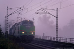 18. August 2005. WAB 25. Bad Kösen. Taugwitz. Sachsen-Anhalt / Neuer Zementklinker für das Zementwerk Dornburg. Die Diesellok ist vorgespannt, weil das dritte Gleis im Bahnhof Dornburg zu diesem Zeitounkt noch nicht elektrifiziert war.