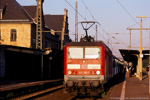 29. August 2005. 143 185. Apolda. . Thüringen / Montagmorgen 7:30 Uhr in Apolda: Fahrgastwechsel an der Regionalbahn nach Eisenach.