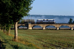 19. September 2005. Infraleina 204. Naumburg (Saale). . Sachsen-Anhalt / Im Saaletal waren noch die letzten Reste des Morgennebels zu sehen, als Infraleuna 204 mit einem Kesselwagenzug von Weißensee nach Großkorbetha unterwegs war.