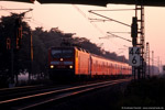 20. September 2005. 143 134. Naumburg (Saale). Naumburg. Sachsen-Anhalt / Eine Regionalbahn von Halle nach Eisenach mit Lokomotive vor dem Steuerwagen. Das Umsetzen musste schnell gehen, die Lok hat den vorderen Stromabnehmer am Fahrdraht, anstatt den hinteren.