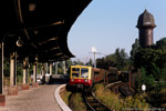 23. September 2005. Baureihe 485. Berlin. Friedrichshain-Kreuzberg. Berlin / Bahnhof Ostkreuz. Ein Zug aus Richtung Treptower Park fährt am Bahnsteig A ein.