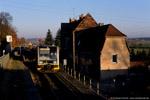 31. Oktober 2005. 672 918. Reinsdorf. . Sachsen-Anhalt / Ein LVT/S der Burgenlandbahn auf der Fahrt nach Nebra kurz nach Verlassen des Bahnhofs Vitzenburg.