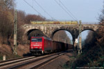 19. April 2006. 152 089. Apolda. Oberroßla. Thüringen / 152 089 mit einem Güterzug in Richtung Norden unterhalb einer Feldwegbrücke bei Oberroßla.