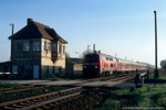 4. Mai 2006. 218 271. Elsteraue. Reuden. Sachsen-Anhalt / 218 271 mit dem Vierländerexpress nach München am Stellwerk B1 des Bahnhofs Reuden.