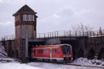 27. Januar 2007. 612 153. Gera. . Thüringen / Den Vierländerexpress München - Leipzig hatte ich am Überschneidungsbauwerk am Nordkopf des Bahnhofs Gera erwartet. Er bestand an diesem Tag aus einem Triebwagen der Baureihe 612, weil die Strecke zwischen Weida und Mehlteuer wegen Bauarbeiten unterbrochen war.