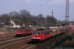 31. März 2007. 155 203. 155 211. Leipzig. Alt-West. Sachsen / Zwei Güterzüge, bespannt mit ''Containern'', im Bahnhof Leipzig-Leutzsch.