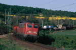 1. Mai 2007. 140 216. Naumburg (Saale). Kleinheringen. Sachsen-Anhalt / 140 216 mit einem südwärts fahrenden Güterzug auf der ''Verbindungsbahn Ost'' des Abzweigs Saaleck. Im Hintergund ist die Baustelle des Überschneidungsbauwerks zu erkennen.