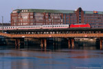 August 2007. 101 084. Hamburg. Hamburg-Mitte. Hamburg / 101 084 mit einem Intercity auf der Oberhafenbrücke.