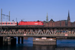 9. September 2007. 1116 081. Hamburg. Klostertor. Hamburg / Blick zur Oberhafenbrücke in Richtung Speicherstadt, die gerade von einem Autozug, gezogen von 1116 081, überquert wird.