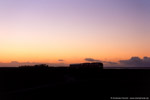 4. Oktober 2007. Baureihe 215. Friedrich-Wilhelm-Lübke-Koog. . Schleswig-Holstein / Ein Sylt-Shuttle in Richtung Festland kurz nach Sonnenuntergang auf dem Hindenburgdamm.