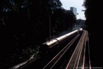 6. Oktober 2007. Baureihe 218. Hamburg. Hamburg-Nord. Hamburg / Regionalbahn in Richtung Ahrensburg. Im Hintergrund ist ein zweiter Zug zu erkennen, der in Richtung Hauptbahnhof unterwegs ist.