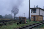 11. Oktober 2007. 52 8075. Bad Salzungen. . Thüringen / Dampf trifft Kies. 52 8075 bei der Abfahrt in Bad Salzungen mit WEG22 nach Eisenach. Laut Fahrplan hatte dieser Zug eine Last von ca. 800t, die die Lok allein über den Rennsteig zu bringen hatte.