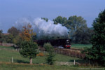 11. Oktober 2007. 44 1486. Breitungen/Werra. . Thüringen / Dampf trifft Kies. Bevor der Kies über den Rennsteig nach Eisenach gebracht wurde, drehte ein Teil der Wagen (900t lauf Fahrplan) eine Runde nach Meiningen und wieder zurück nach Immelborn. Der Zug WEG24 ist hier in Breitungen auf der Fahrt nach Meiningen zu sehen.