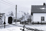 16. Dezember 2007. 99 582. Schönheide. . Sachsen / Einfahrt eines Zuges in den Bahnhof Neuheide.