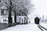 23. Dezember 2007. 99 758. Jonsdorf. Kurort Jonsdorf. Sachsen / Ankunft von P304 in Johnsdorf.