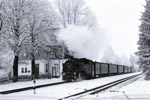 23. Dezember 2007. 99 758. Jonsdorf. Kurort Jonsdorf. Sachsen / Ankunft von P304 in Johnsdorf.