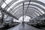 22. Juli 2014. 442 649. 442 311. Dresden. Altstadt. Sachsen / 442 649 und 442 311 in der Halle des Dresdener Hauptbahnhofs.