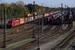 1. November 2014. 152 107. Seevetal. Maschen. Niedersachsen / 152 107 mit einem Güterzug im Rangierbahnhof Maschen.