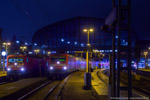 28. Januar 2015. 112 176. 112 173. Hamburg. Hamburg-Mitte. Hamburg / Am Morgen des 28. Januar kurz vor 6 Uhr stehen 112 176 und 112 173 Seite an Seite vor der Halle des Hamburger Hauptbahnhofs. Links, auf Gleis 7, ist RE 21404 nach Lübeck zu sehen, der 6:04 Uhr abfahren wird. RB 21354 nach Bargteheide wird dem Regionalexpress 4 Minuten später folgen.