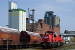 11. April 2015. 261 104. Hamburg. Hamburg-Mitte. Hamburg / 261 104 bei der Bedienung des Anschlusses der ''K+S Transport GmbH'' vor der Kulisse der Silos der ''Getreide AG''.