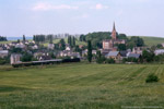 28. Mai 1988. 50 3519. Hohndorf. Rödlitz. Sachsen / Blick auf Hohndorf und P 19677 auf der Fahrt nach Oelsnitz.