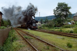 12. Juni 1988. 50 3670. Waldenburg. . Sachsen / 50 3670 mit Gag 56353 durchfährt den Bahnhof Waldenburg.
