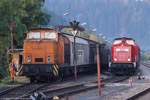 Bild des Monats September 2004 . .  / Bahnhof Blankenstein in Thüringen 6:30 Uhr am Morgen: Werklok 6 der Zellstoff- und Papierfabrik Rosenthal GmbH Blankenstein, eine V60D, und 204 860 haben ihre Wagen getauscht. Beide stehen bereits wieder abfahrbereit, die Werklok in die Papierfabrik und 204 860 zurück nach Saalfeld.
Blankenstein, 6. August 2004.