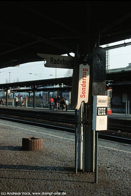 Fahrtrichtungsanzeiger. Radebeul. 1. April 2002. 