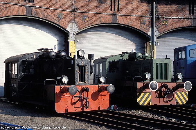 100 211 [DR], K� N4B. Chemnitz. 23. August 2002. Fahrzeugausstellung zum 12. Heizhausfest im S�chsischen Eisenbahnmuseum Chemnitz-Hilbersdorf.