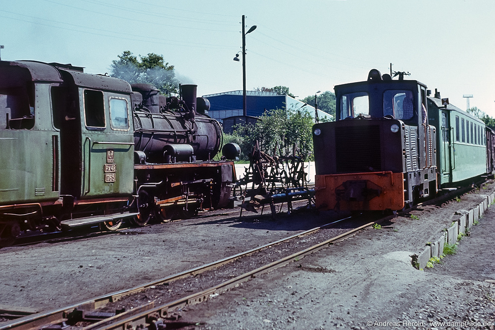Px48 1765, Lyd1. Gniezno. Mai 1989. Begegnung mit einem einfahrenden Personenzug.